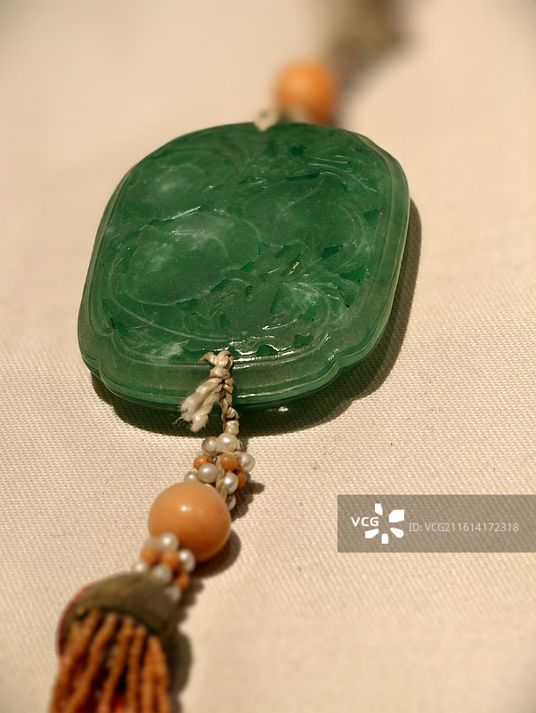 故宫珍宝馆 翠镂雕葫芦纹佩 清代图片素材
