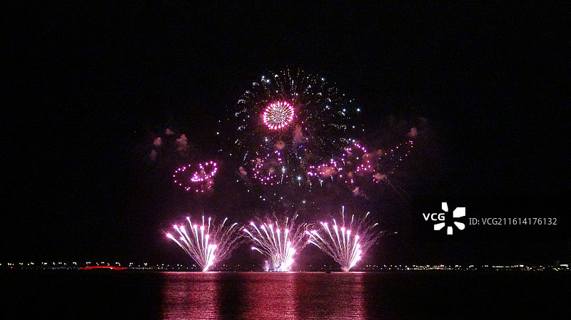 上海临港滴水湖元旦焰火秀图片素材