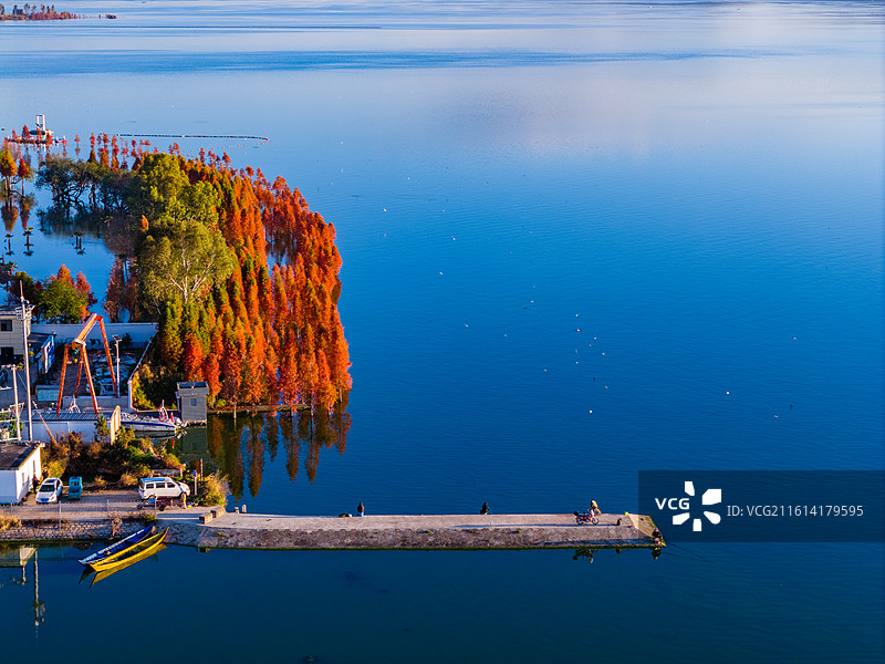 云南省玉溪市江川区星云湖天使之翼码头风光图片素材