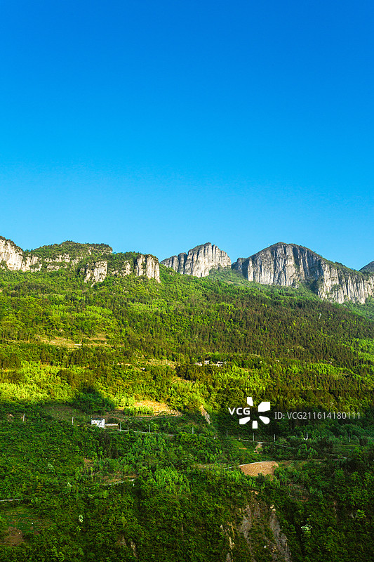 中国湖北省恩施土家族苗族自治州恩施大峡谷七星寨附近绝壁景观图片素材