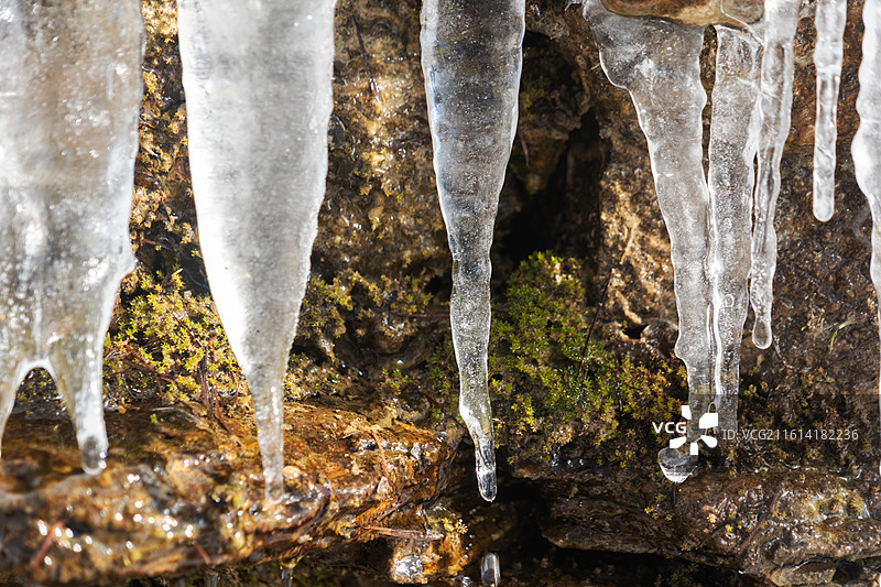鬼斧神功 恩施大山顶雪后，冰挂冰瀑冰球千奇百怪，形态各异，晶莹剔透，呈现出冬日的冷艳图片素材