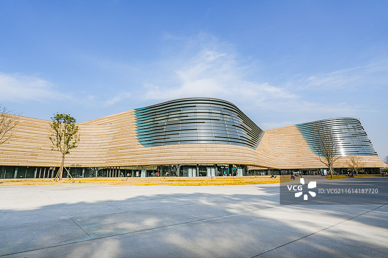 中国四川广汉三星堆博物馆建筑外立面和广场图片素材