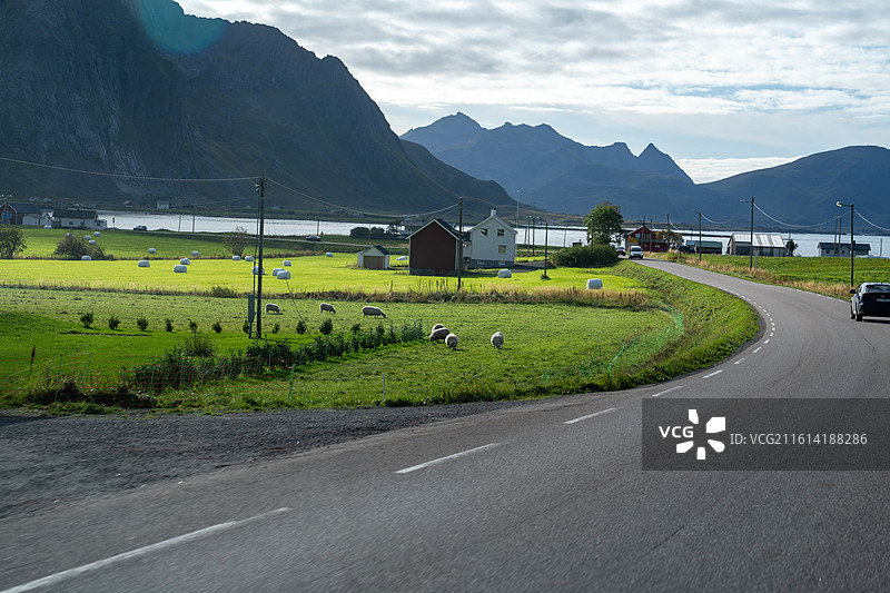 挪威诺尔兰郡埃沃内斯通往雷纳的公路自然风光图片素材