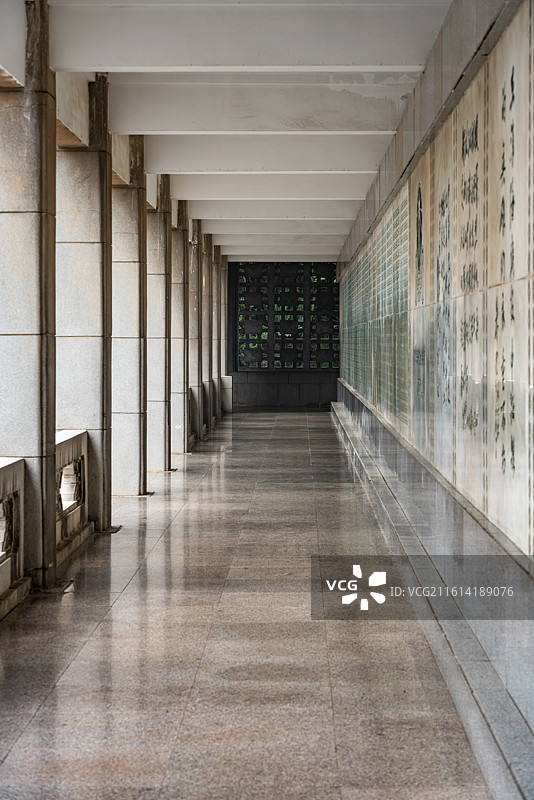 江苏徐州淮塔淮海战役烈士纪念塔烈士英名录走廊图片素材