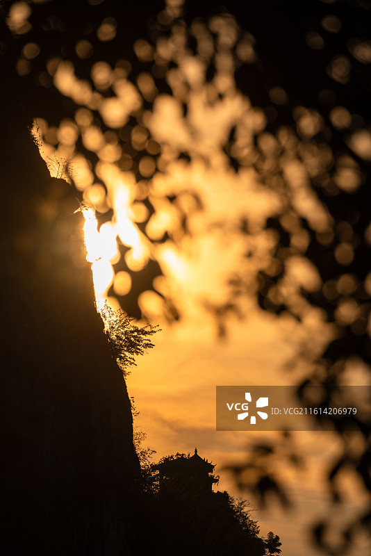 桂林伏波山独秀峰落日图片素材