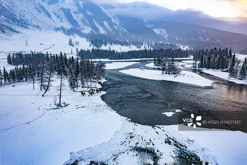清晨的喀纳斯图片素材