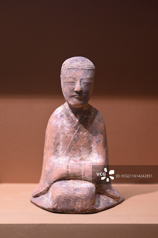 西汉陶坐俑：南京博物院珍藏的古代艺术瑰宝图片素材