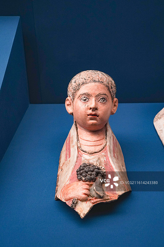 埃及国家博物馆藏托勒密埃及时期男孩木乃伊面具图片素材