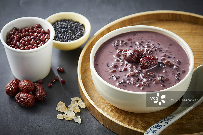 养生早餐杂粮粥 红豆黑米牛奶粥图片素材