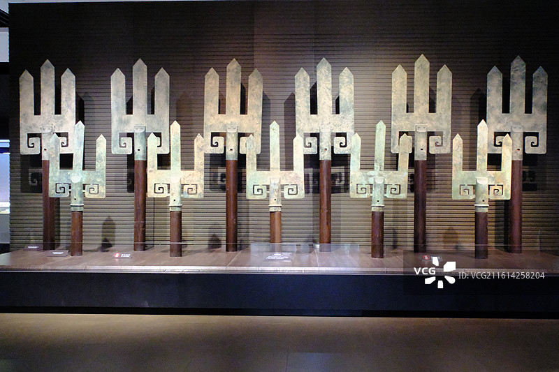 河北博物院战国古中山国铜山字形器。博物馆石家庄青铜器图片素材