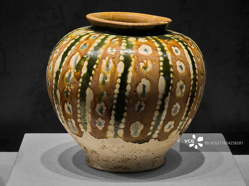 三彩罐，唐代，洛阳市考古研究院藏图片素材
