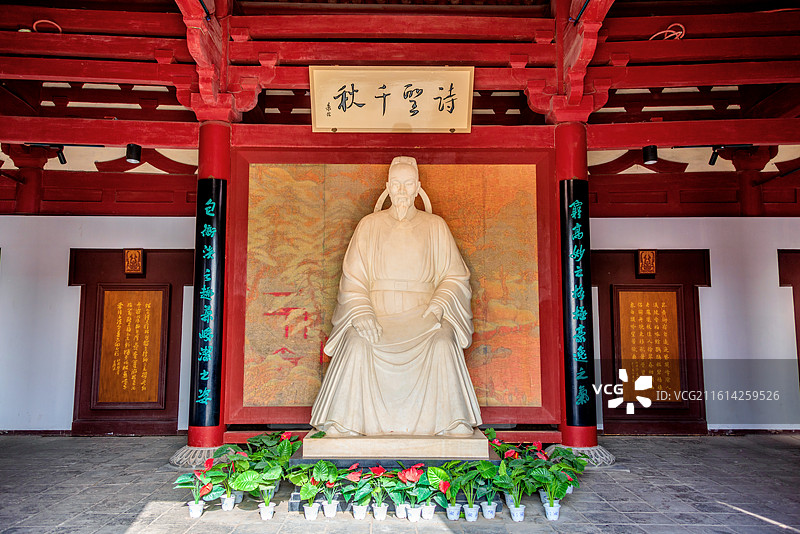 中国河南郑州巩义杜甫故里文化园杜甫雕像图片素材