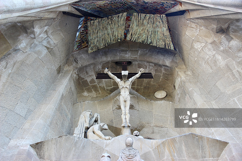 西班牙巴塞罗那高迪建筑圣家堂受难立面雕塑图片素材