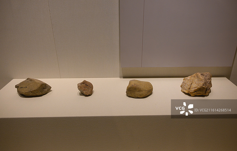 安图县永清乡立新村立新遗址出土的旧石器时代石核图片素材