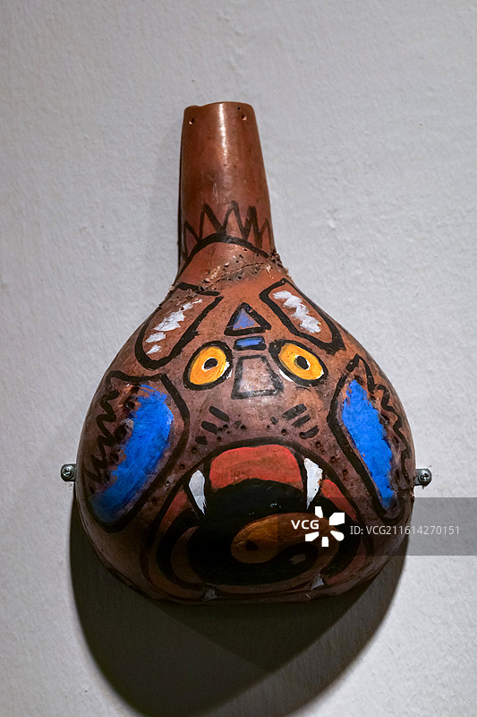 面具《彝族辟邪吞口（虎头吞口）》 云南昆明 中国美术馆“四时玩趣-中国美术馆藏民间美术迎春展”图片素材