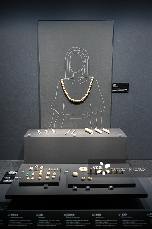 良渚文化玉串珠饰品展柜——浙江省博物馆之江馆文物陈列图片素材