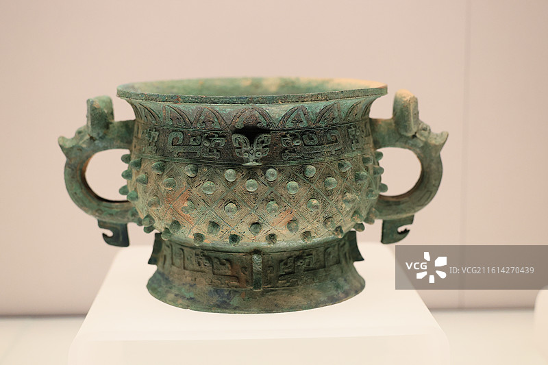 上海博物馆东馆中国历史传统战国春秋铜器青铜器铭文古董文物藏品摄影特写图片素材