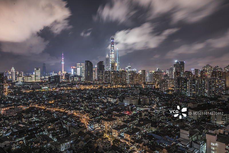 高视角下上海城市夜景风光建筑，上海陆家嘴，上海外滩，外滩万国建筑图片素材