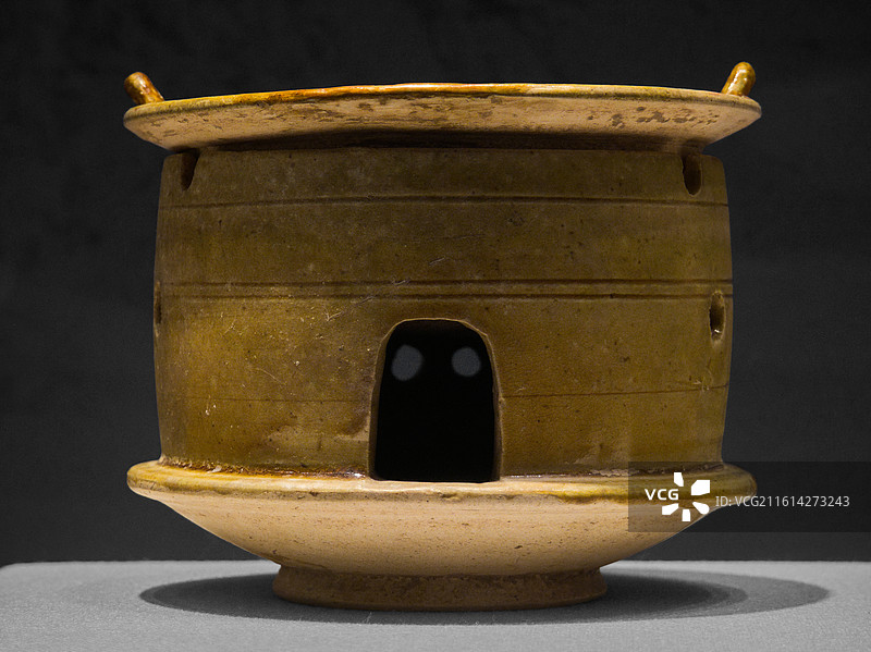 黄釉风炉及茶釜，唐代，河南博物院藏图片素材