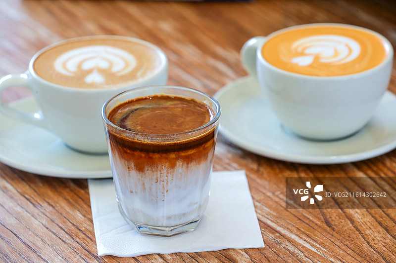 咖啡与书香，个体的小确幸，拍摄于扬州在野咖啡馆图片素材