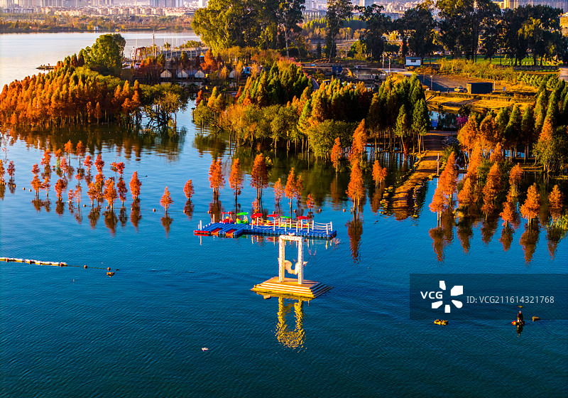 云南省玉溪市江川区星云湖天使之翼码头风光图片素材