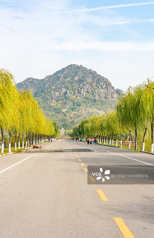 济南华山湖湿地公园鹊华秋色倒影景观图片素材