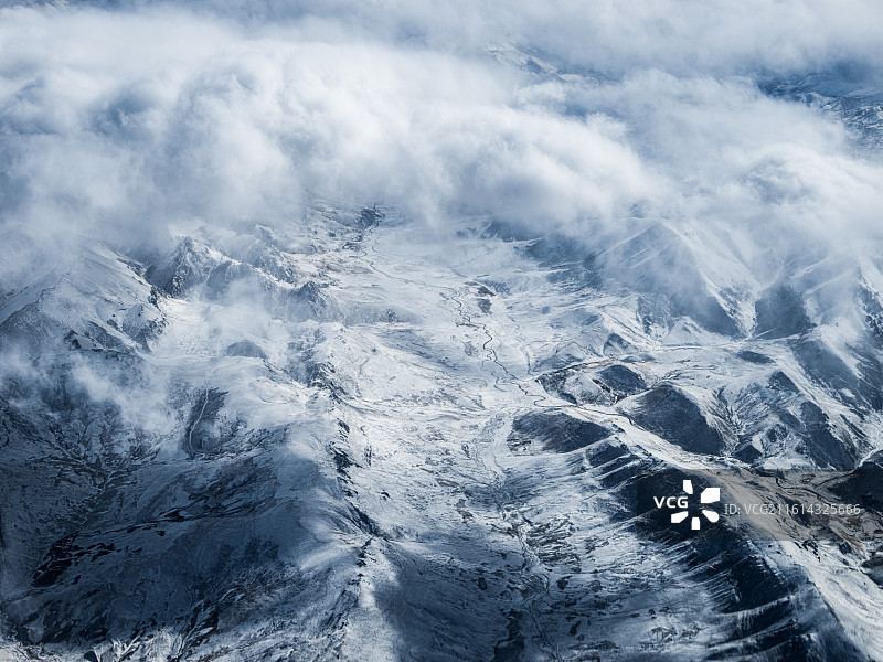 云端之下的青藏高原：雪山秘境航拍杰作图片素材