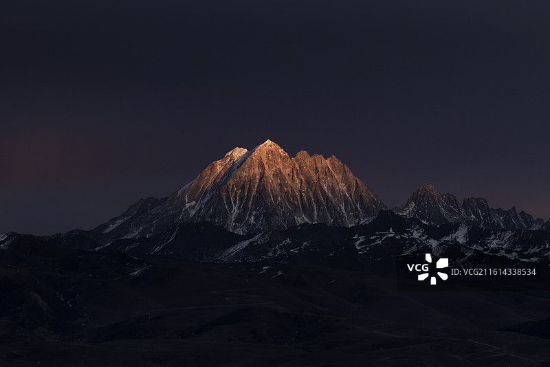 雅拉雪山 日照金山图片素材