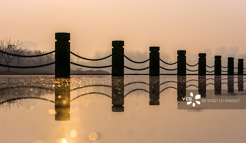 水上极简摄影 河边护栏 抽象摄影 线条图片素材