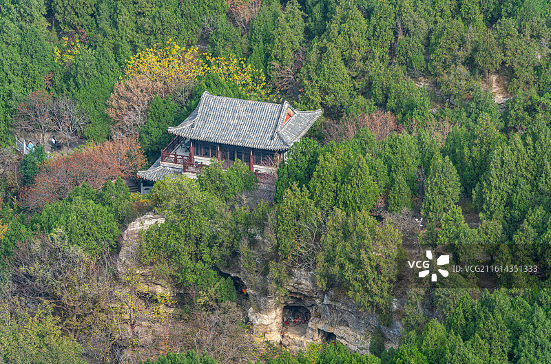 秋色掩映中的山东济南佛惠山风景区开元遗址开元书院建筑图片素材