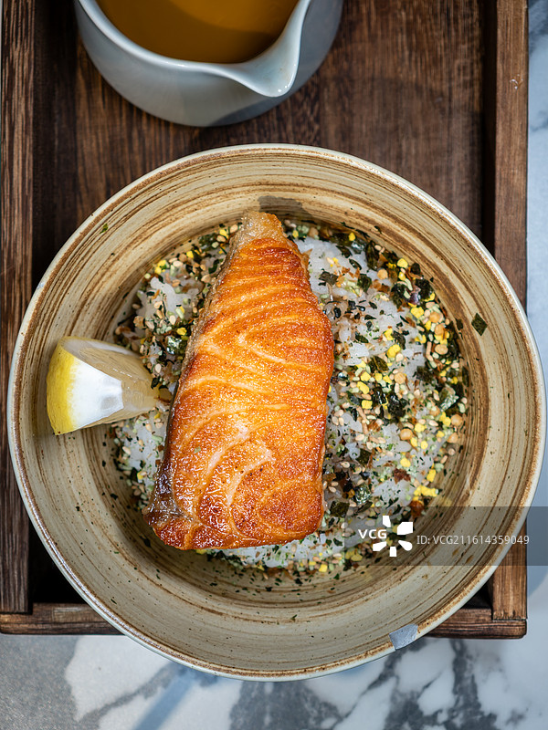 日式香煎三文鱼茶泡饭图片素材