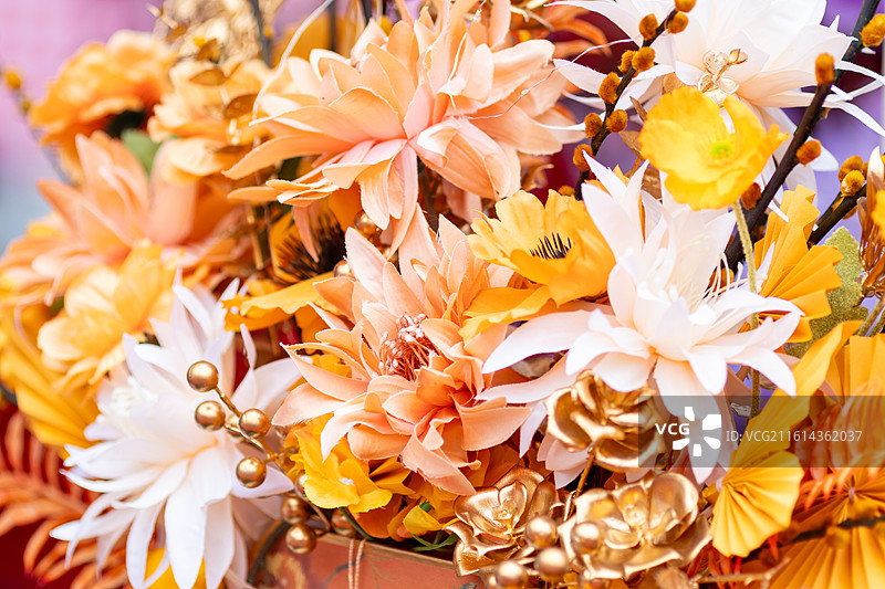 暖色调仿真花艺摆设图片素材