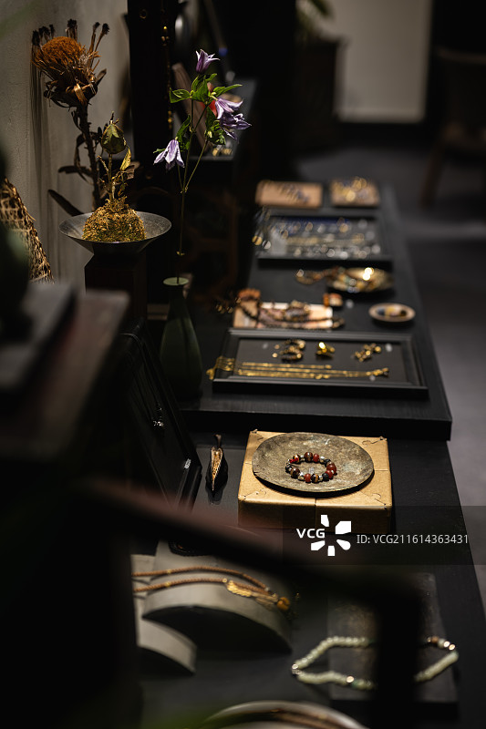 特色的珠宝首饰玛瑙石银首饰装饰特写镜头图片素材