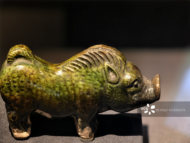 陕西历史博物馆绿釉陶猪 汉图片素材