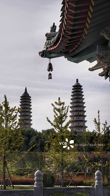 太原双塔公园以 “双塔凌霄” 为核心，有三馆六区六园，集历史文化、生态景观、休闲娱乐于一体图片素材