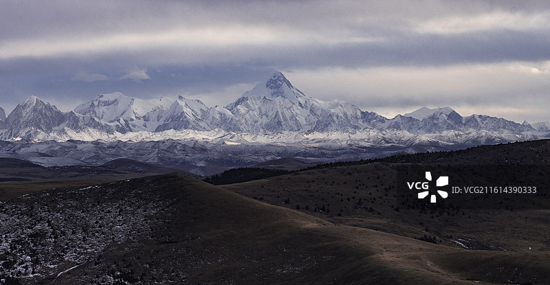 贡嘎群山图片素材