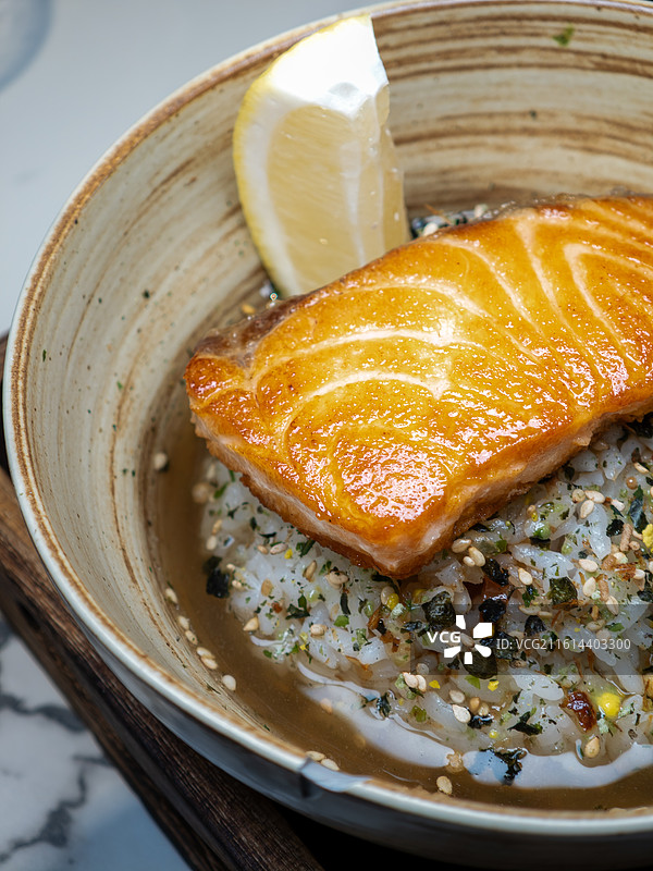 日式香煎三文鱼茶泡饭图片素材