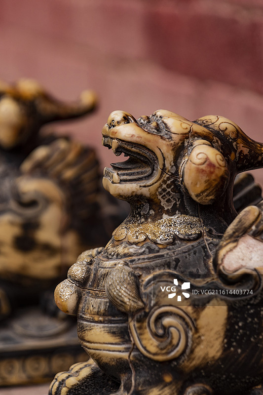 精细石刻麒麟神兽特写：展现中国传统工艺美学与古典文化底蕴的艺术细节图片素材