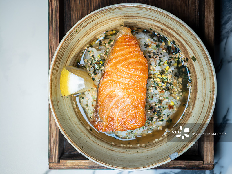 日式香煎三文鱼茶泡饭图片素材