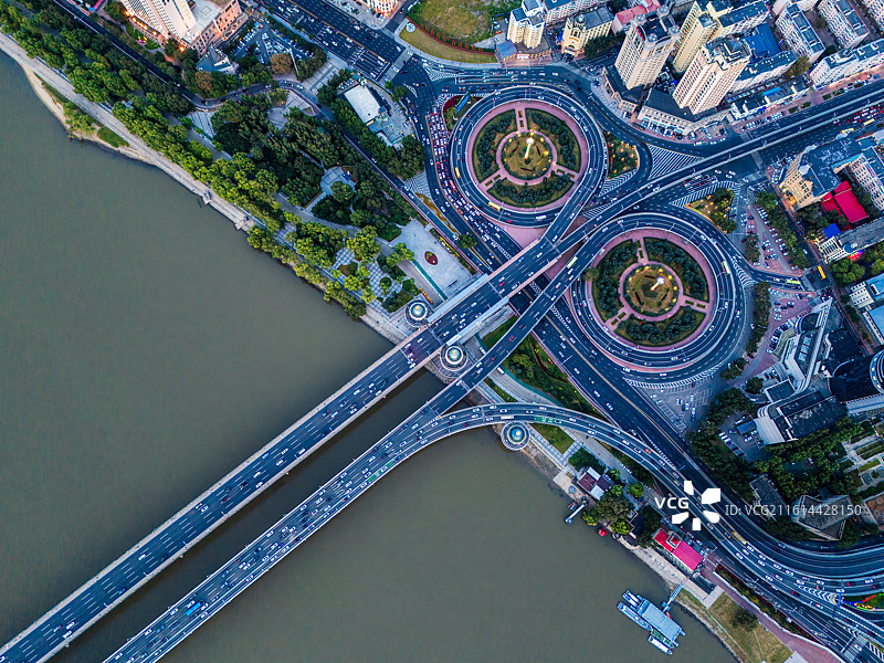 航拍哈尔滨松花江公路大桥图片素材