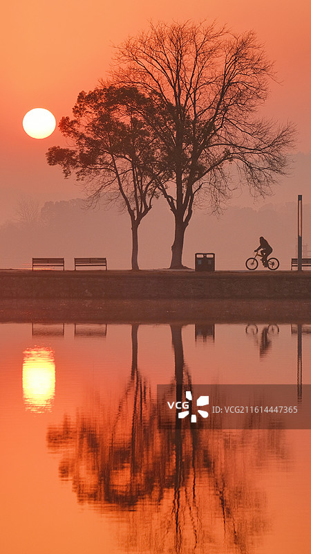 武汉东湖友格岛冬天日出图片素材