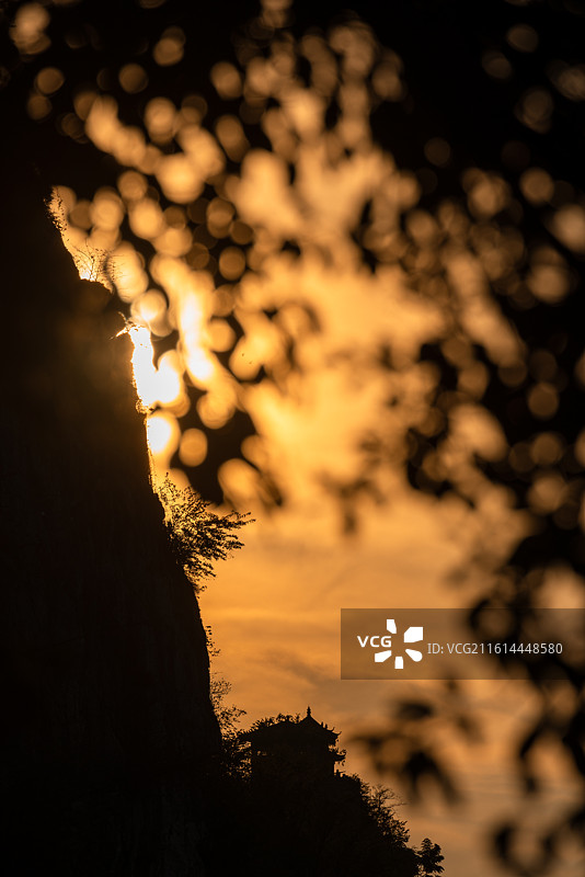 桂林伏波山独秀峰落日图片素材