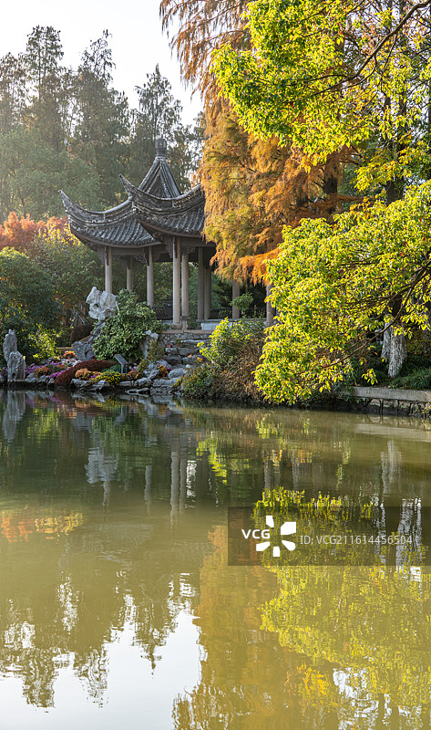 江苏南通文峰公园文峰塔秋色倒影景观图片素材