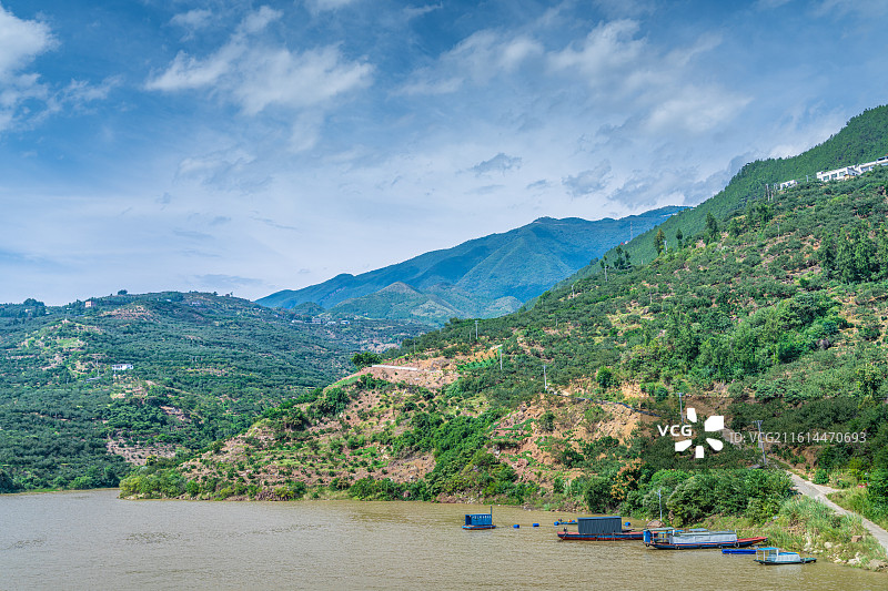 长江 三峡 沿岸风光 江面  风景 风景 建筑船舶等图片素材