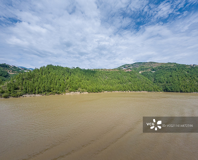 长江 三峡 沿岸风光 江面  风景 风景 建筑船舶等图片素材