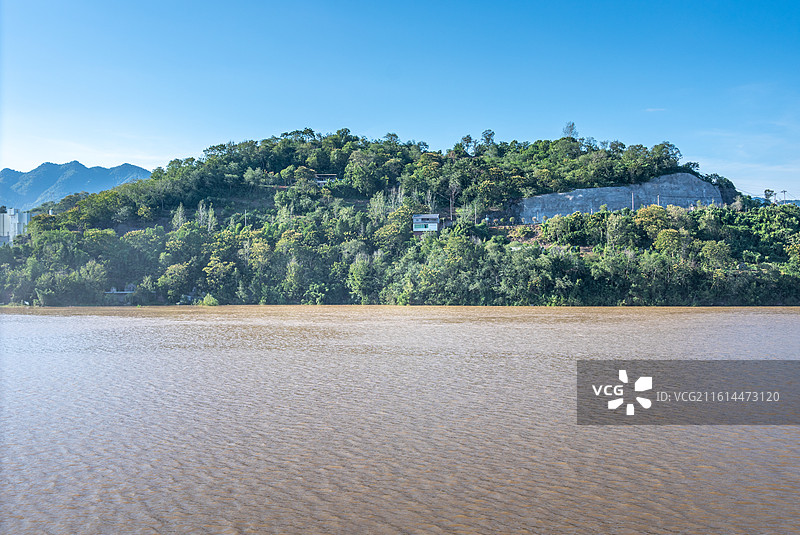 长江 三峡 沿岸风光 江面  风景 风景 建筑船舶等图片素材