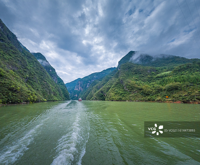 长江 三峡 沿岸风光 江面  风景 风景 建筑船舶等图片素材