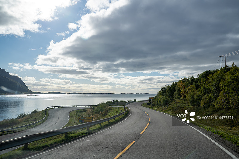 挪威诺尔兰郡埃沃内斯通往雷纳的公路自然风光图片素材