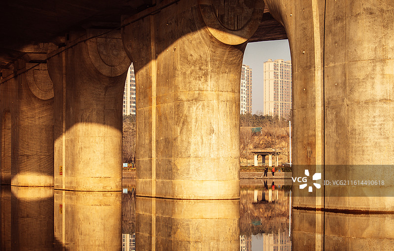 郑州贾鲁河桥梁倒影 水波纹 意境图片素材