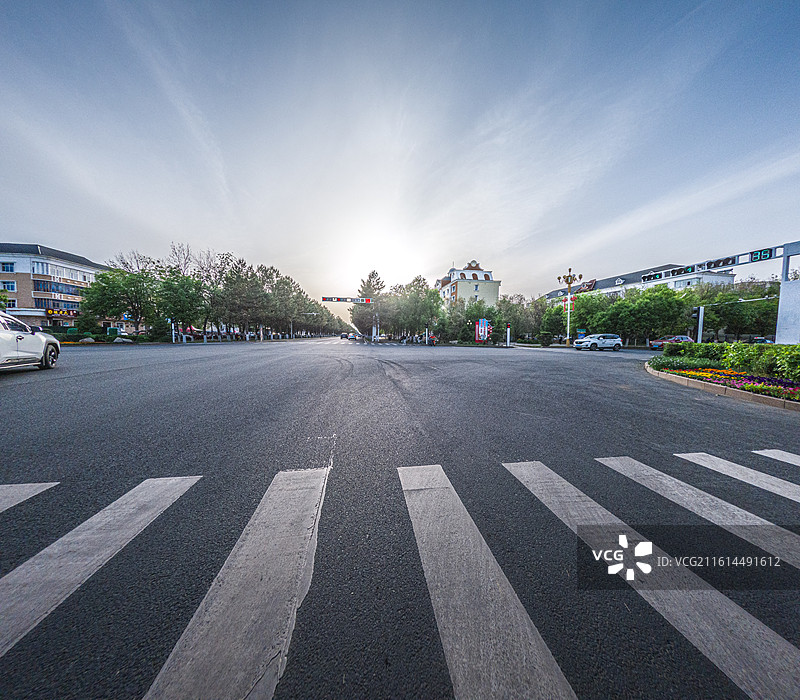 乡村公路风光 汽车广告背景图 沥青路面 新疆阿勒泰图片素材